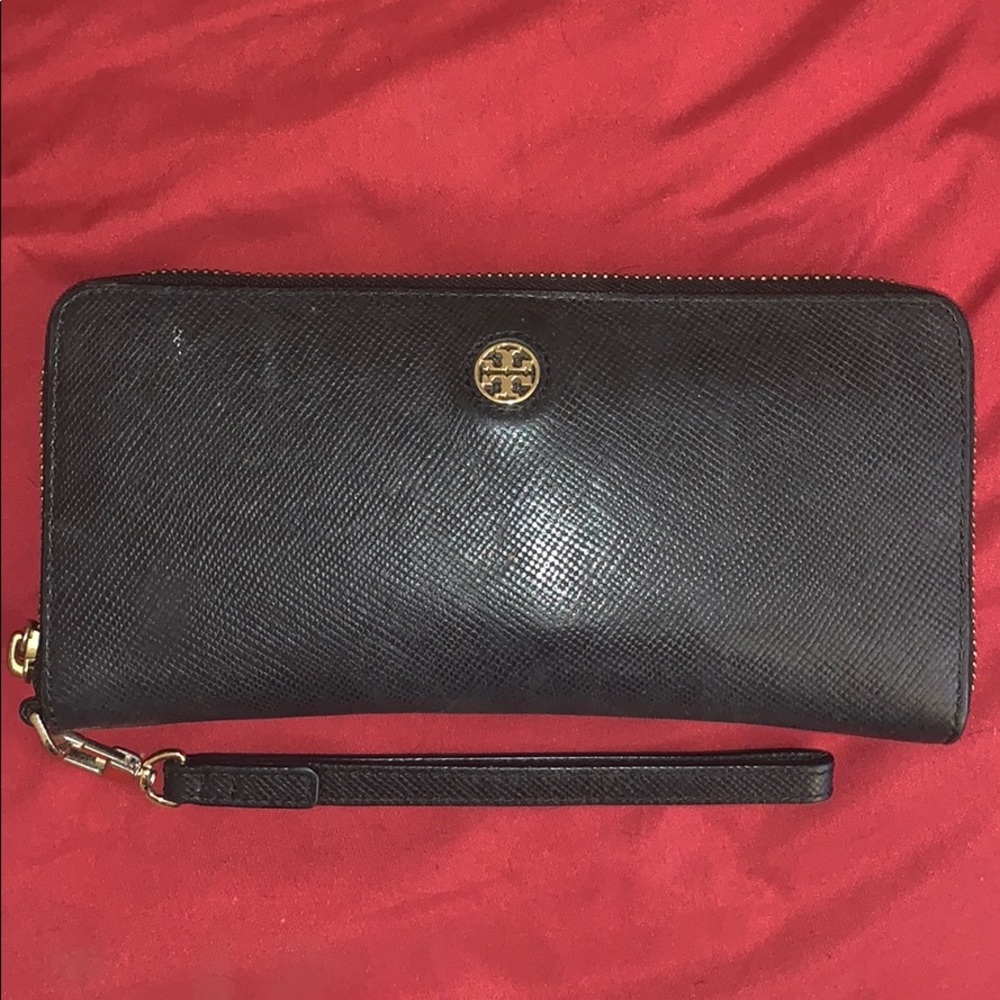 Authentic Tory Burch wallet with wristlet